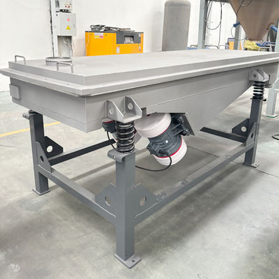 Directional Excitation Force Linear Vibrating Screen for Continuous Material Movement and Separation